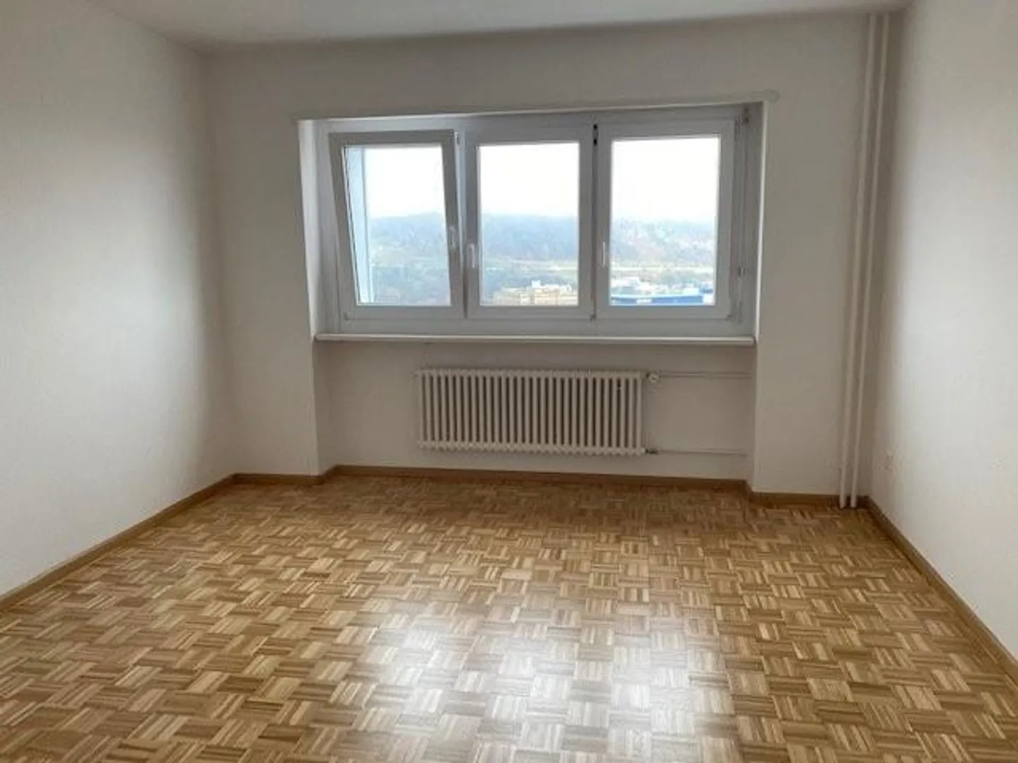 Central Living - Photo 3 of 6