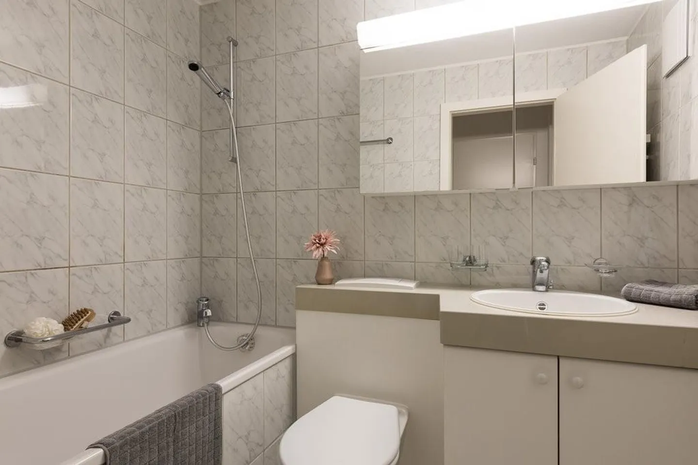 Central Living - Photo 5 of 6