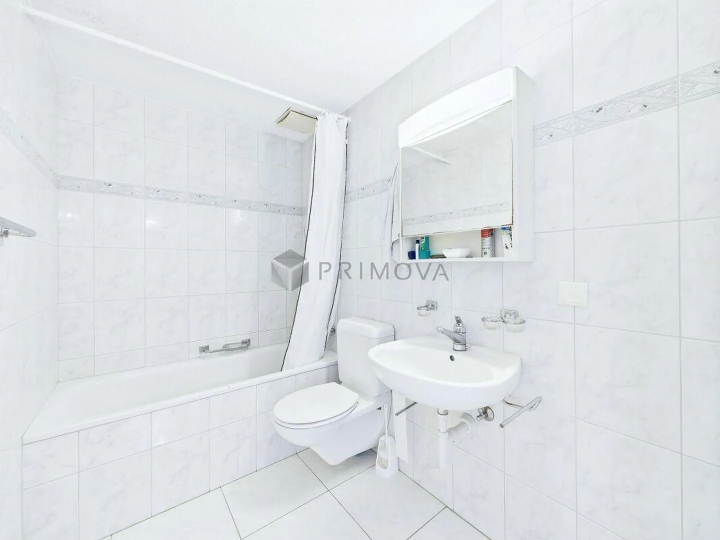 Profiter d'un espace de vie généreux avec balcon et agencement idéal - Photo 10 sur 12