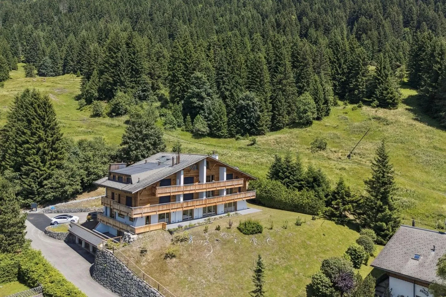 Raro duplex con giardino, ski-in & ski-out, vista sublime! - Foto 2 di 13