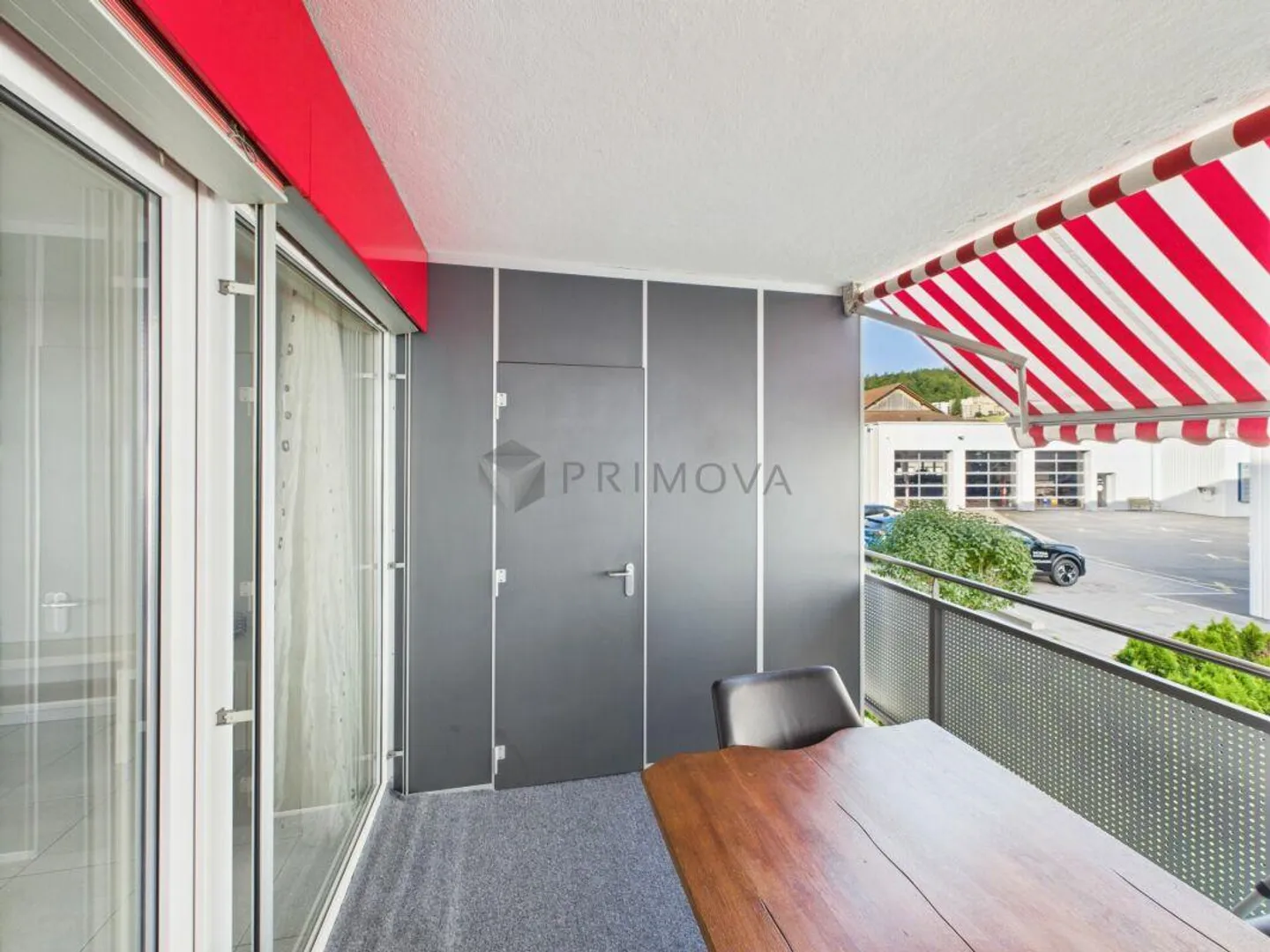 Profiter d'un espace de vie généreux avec balcon et agencement idéal - Photo 12 sur 12