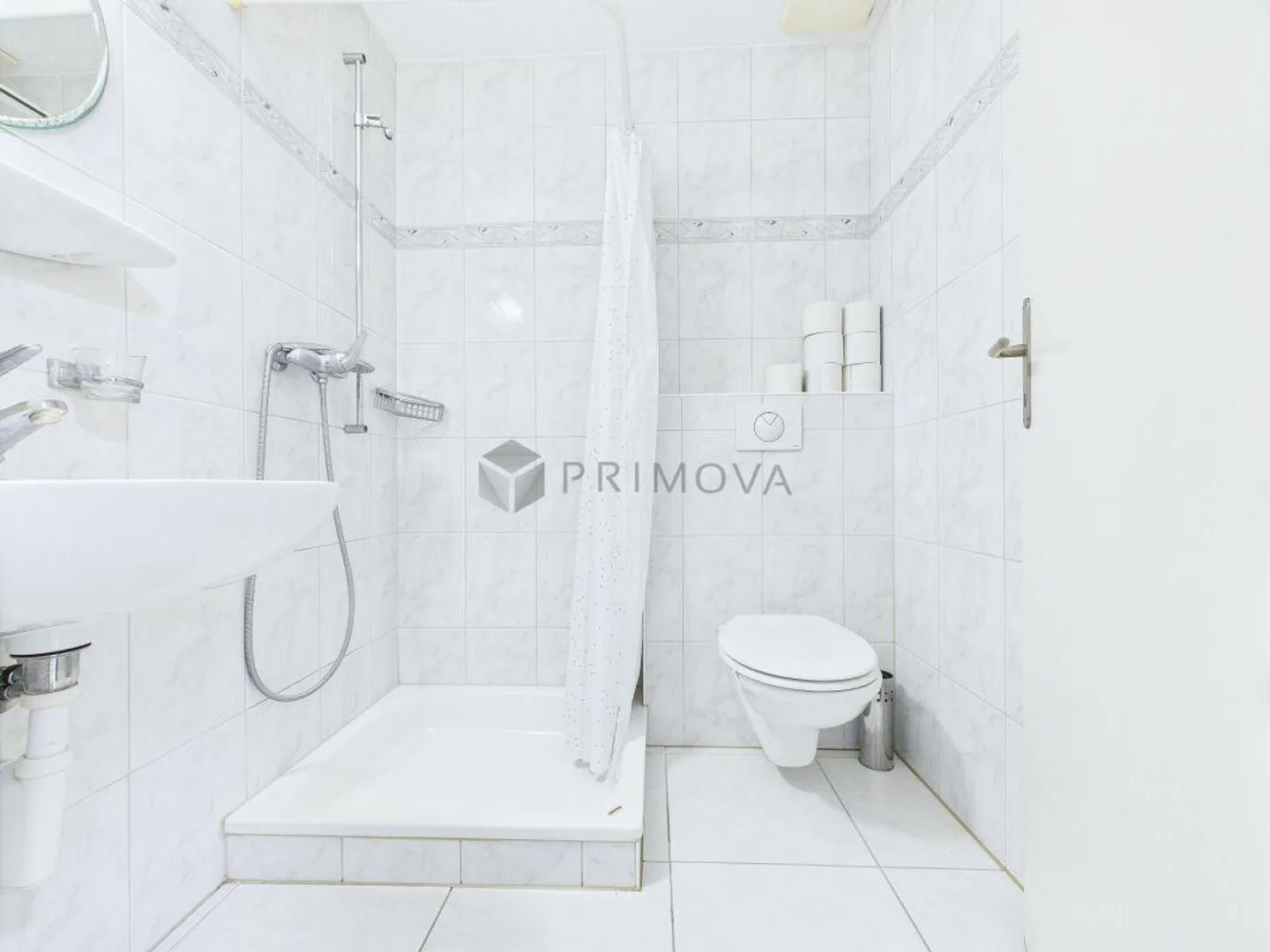 Profiter d'un espace de vie généreux avec balcon et agencement idéal - Photo 9 sur 12