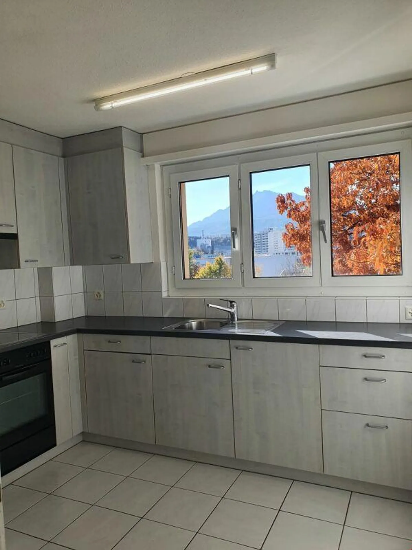 Appartement 3 pièces dans un emplacement central - Photo 2 sur 7