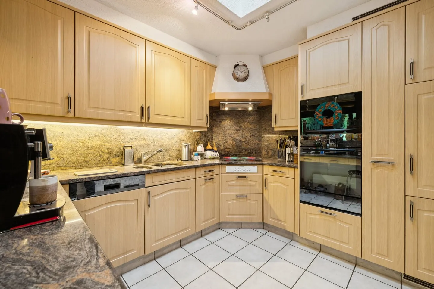 Wonderful Family Paradise to Redesign - Photo 4 of 6