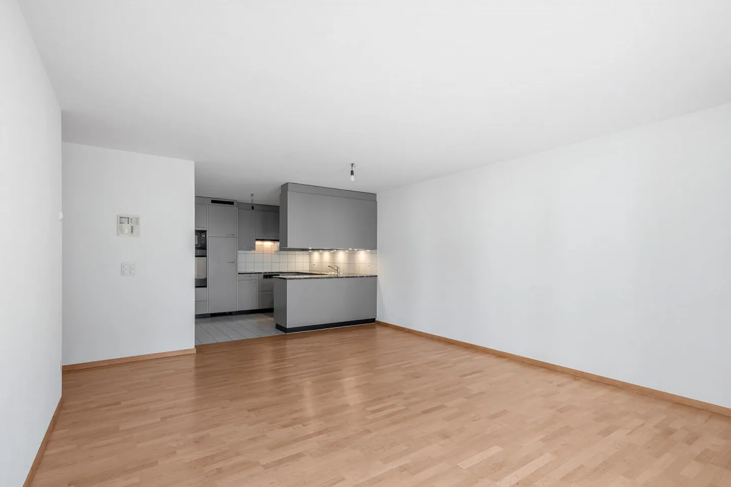 Apartment for rent - Photo 4 of 7