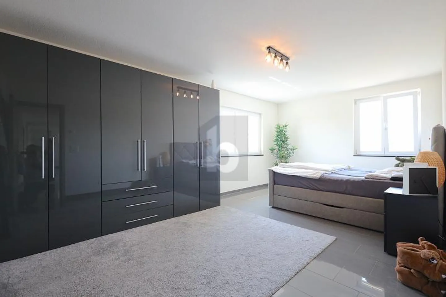 KOMFORTABEL, MODERN & RUHIG - Foto 3 von 6