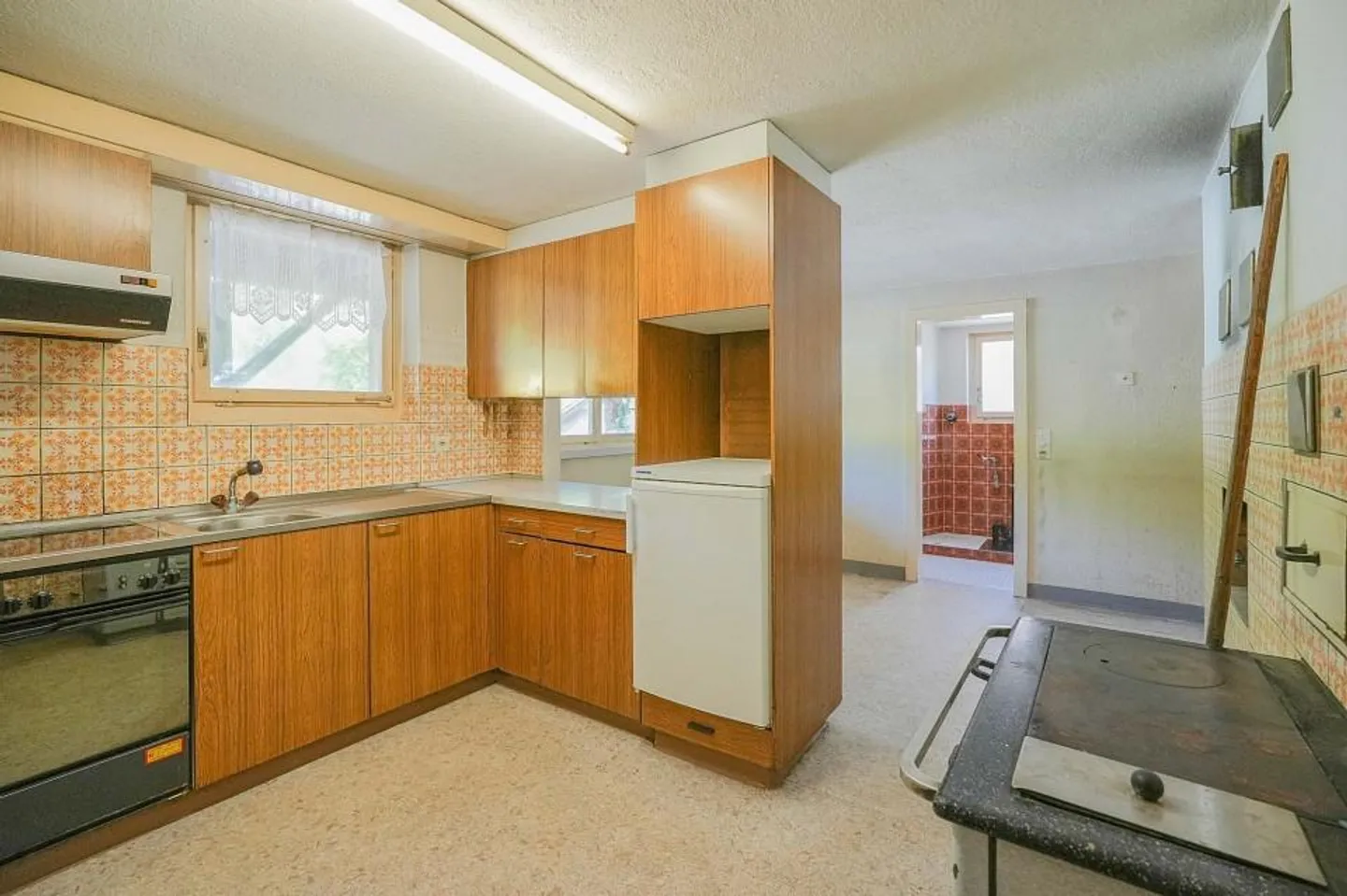 For Makers and Individualists: Renovation Object with approx. 1900 m² of Land - Photo 5 of 13