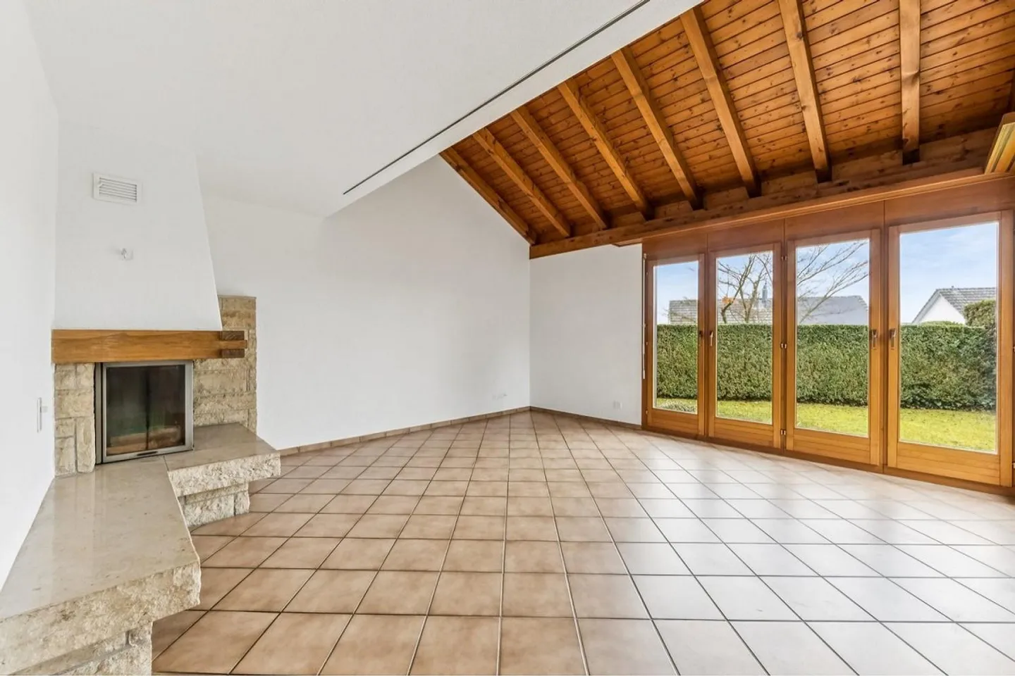 Spazio per i sogni: Casa a schiera angolare con giardino, grande seminterrato e doppio garage - Foto 2 di 13