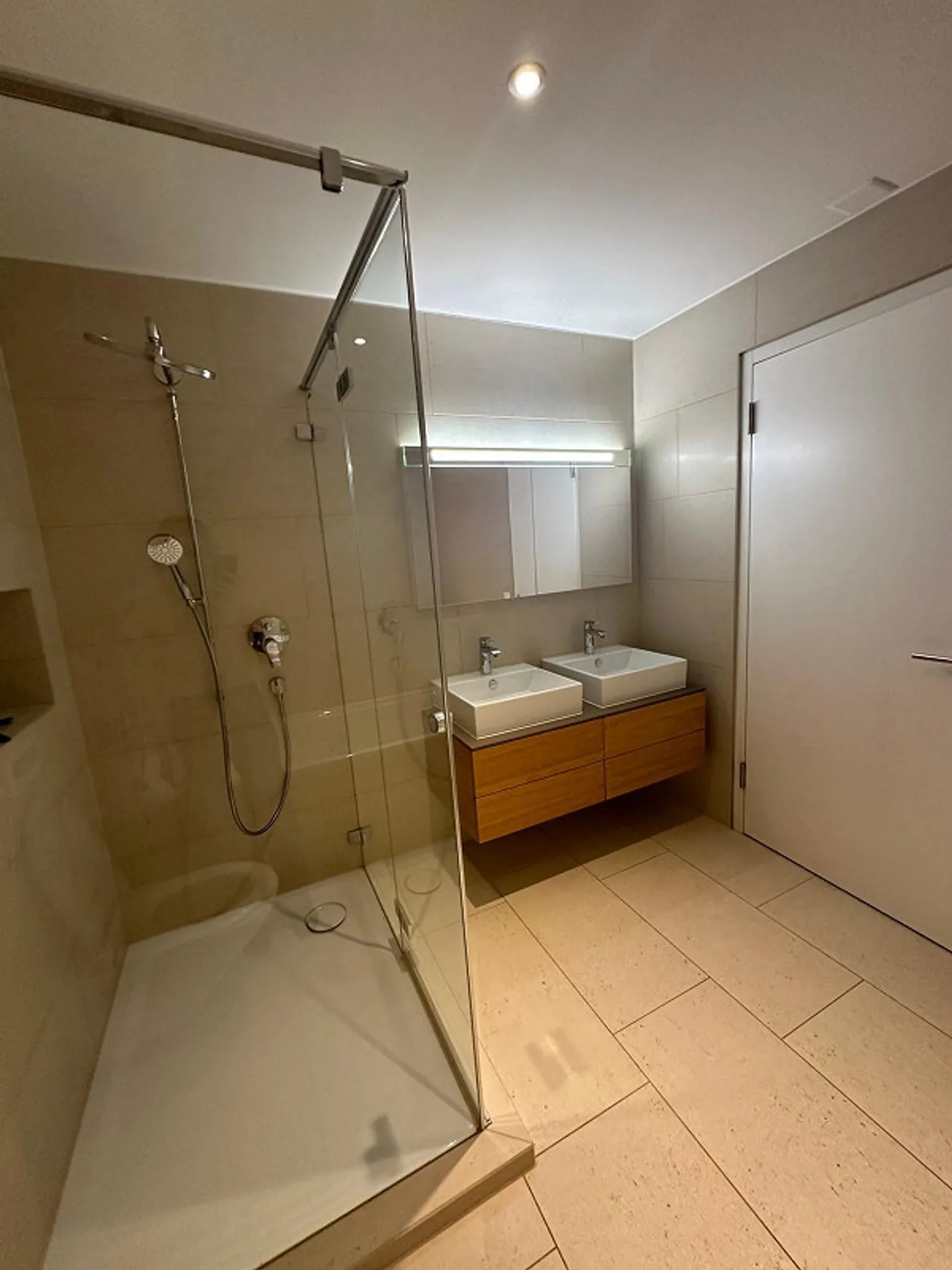 3.5 Room Dream Apartment in Wollishofen 8038 Zurich - Photo 11 of 17