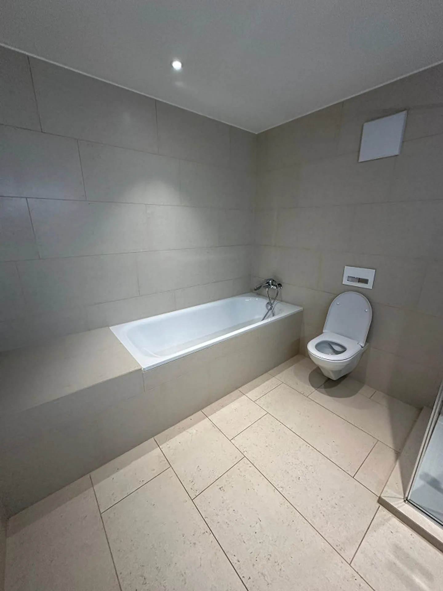 3.5 Room Dream Apartment in Wollishofen 8038 Zurich - Photo 12 of 17