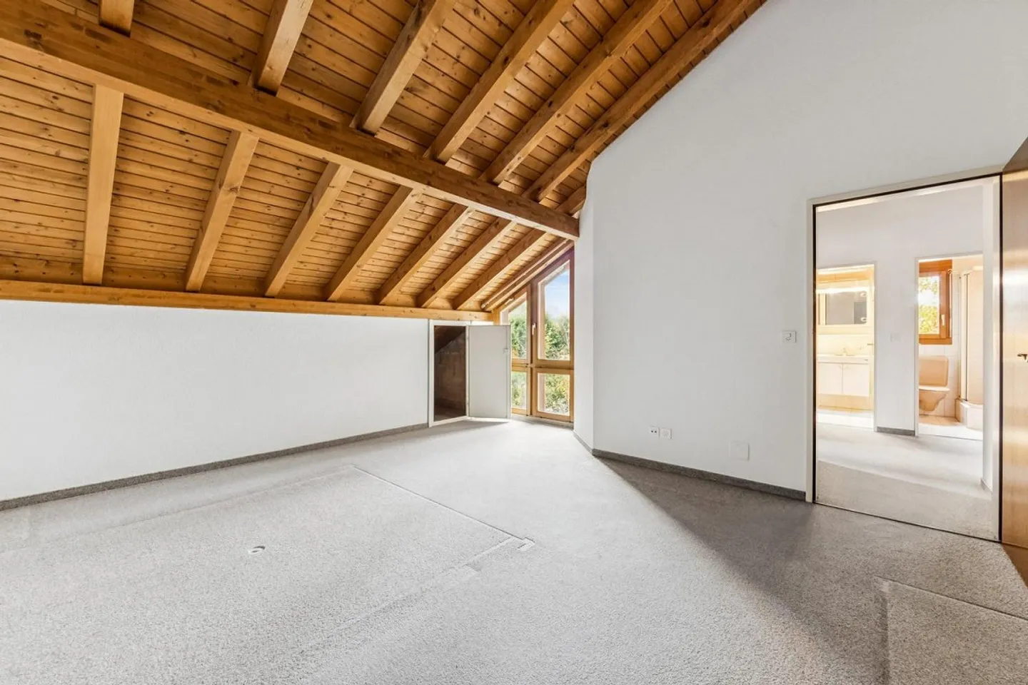 Spazio per i sogni: Casa a schiera angolare con giardino, grande seminterrato e doppio garage - Foto 4 di 13