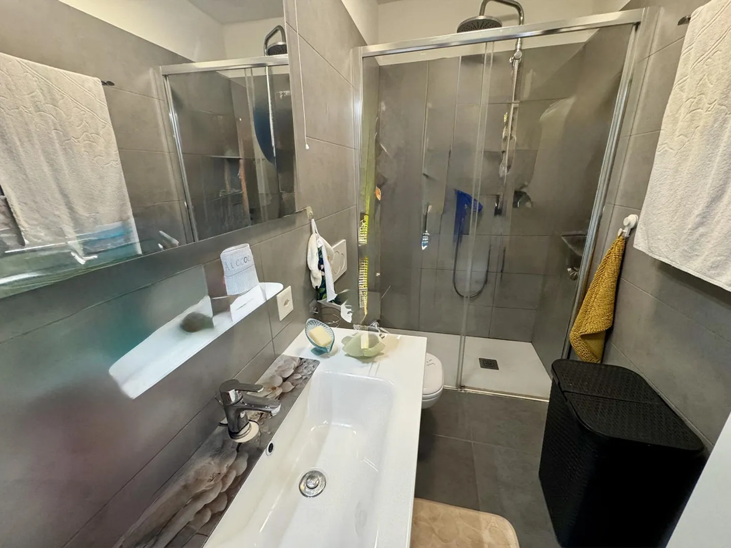 Modern 4.5-room apartment with large private garden in Rancate - Photo 11 of 25