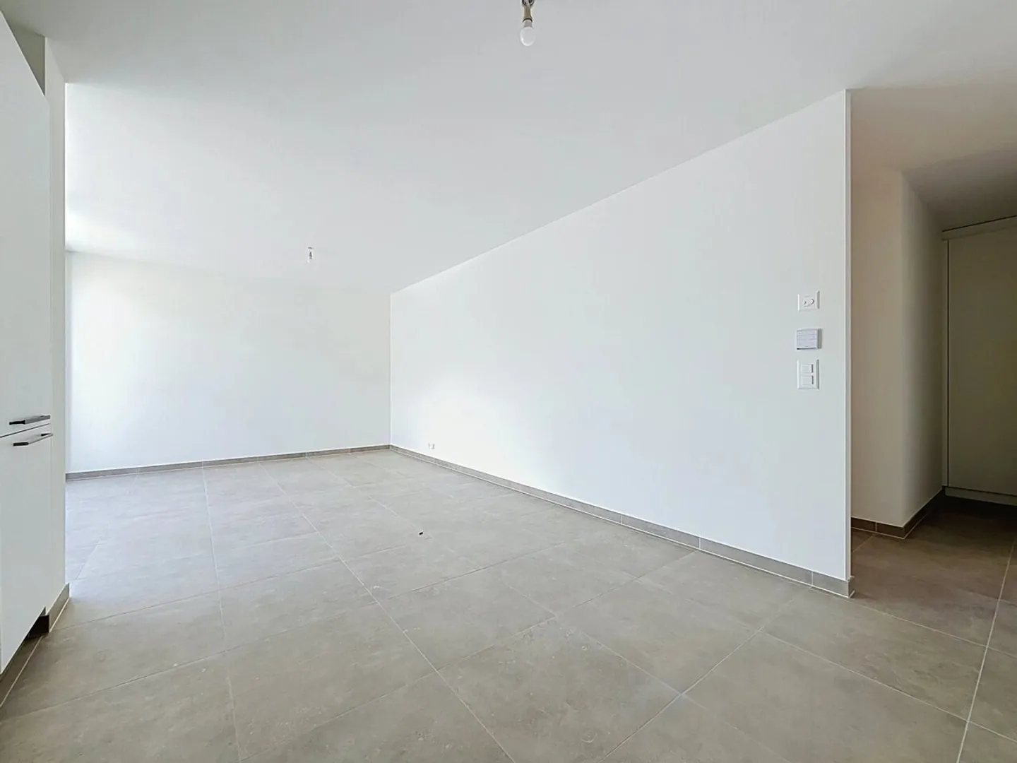 Modern Attic Apartment in Uvrier - Photo 5 of 12