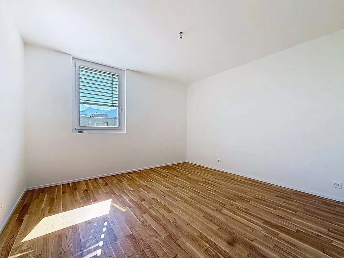 Modern Attic Apartment in Uvrier - Photo 7 of 12