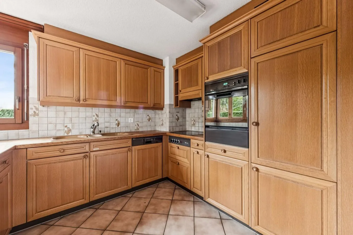 Spazio per i sogni: Casa a schiera angolare con giardino, grande seminterrato e doppio garage - Foto 9 di 13