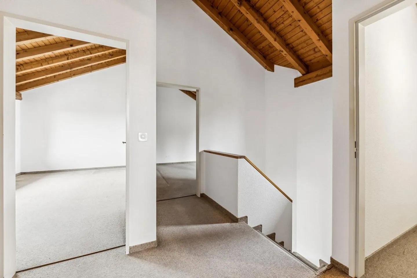 Spazio per i sogni: Casa a schiera angolare con giardino, grande seminterrato e doppio garage - Foto 10 di 13