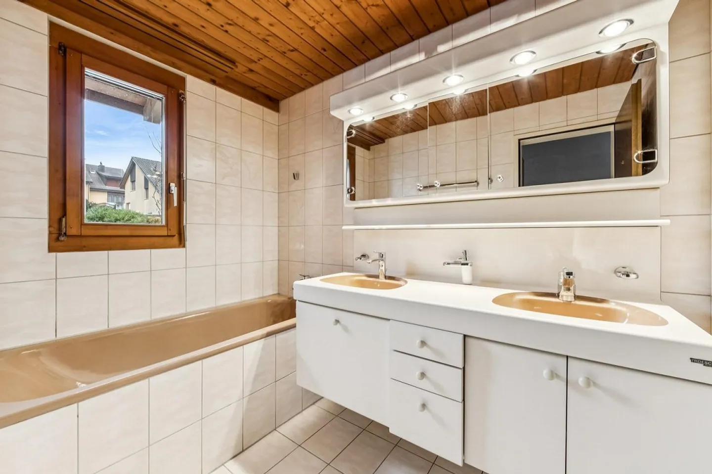 Spazio per i sogni: Casa a schiera angolare con giardino, grande seminterrato e doppio garage - Foto 13 di 13