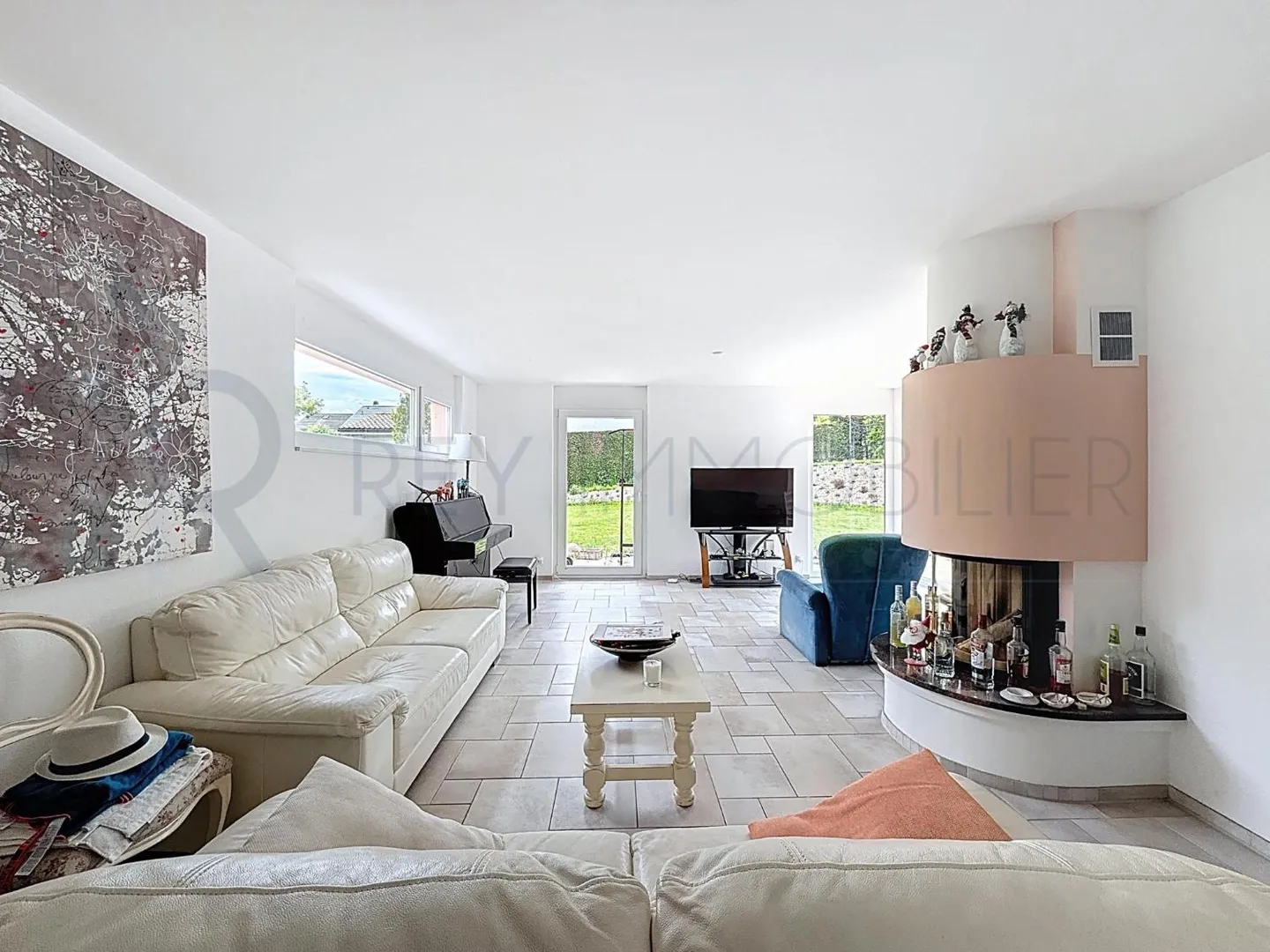 Beautiful Detached Villa - Photo 2 of 9