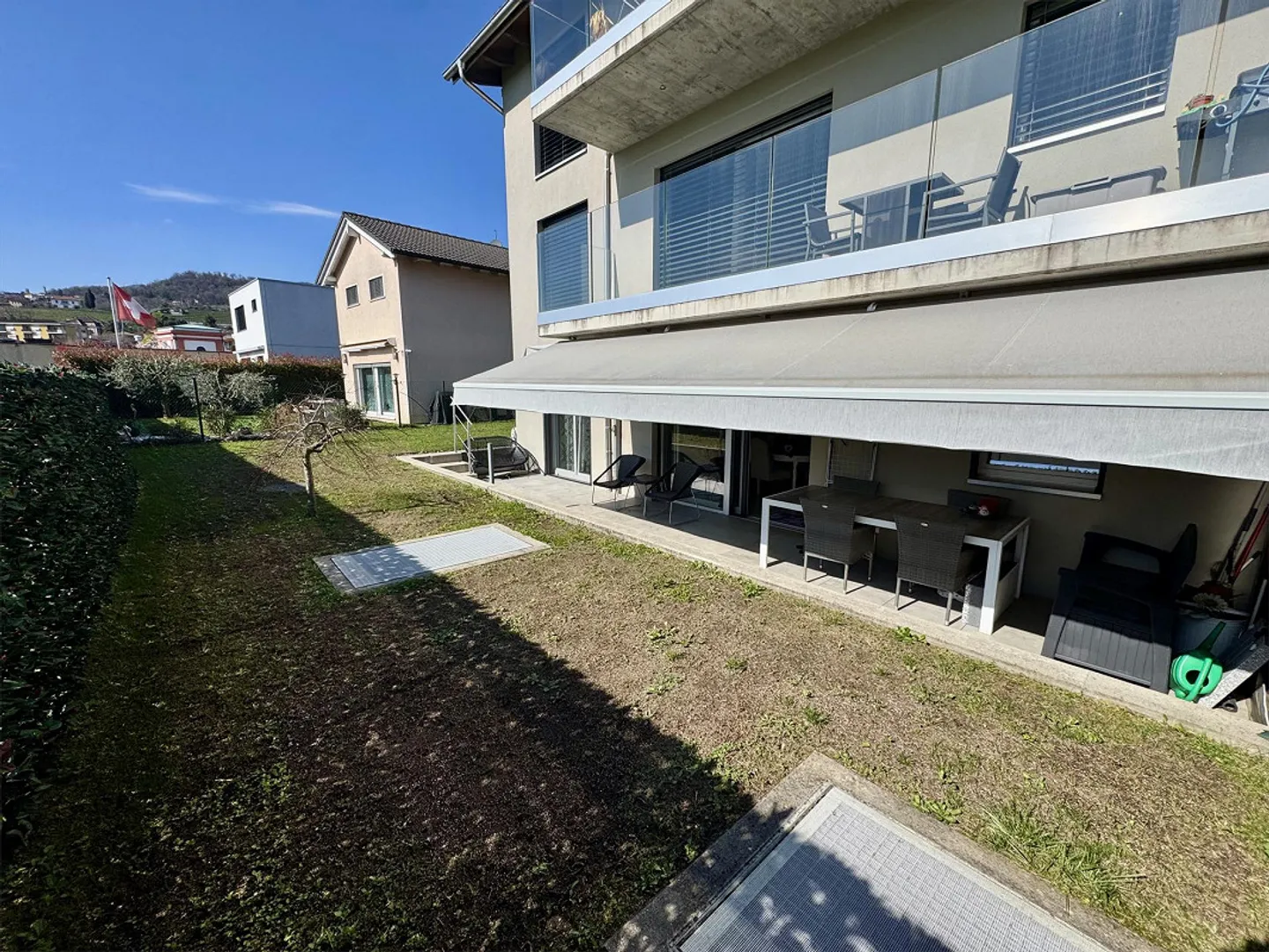 Modern 4.5-room apartment with large private garden in Rancate - Photo 20 of 25