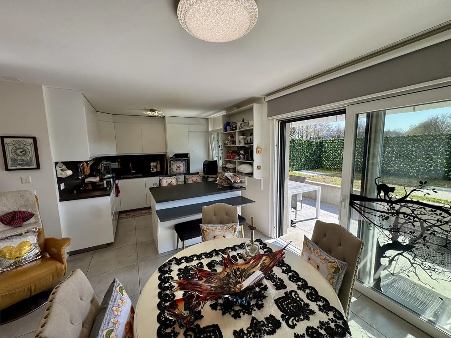 Modern 4.5-room apartment with large private garden in Rancate - Photo 23 of 25