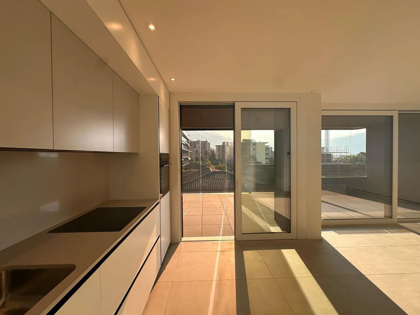 Live in tranquility with lake view – Elegant 2.5 rooms in Minusio - Photo 12 of 20