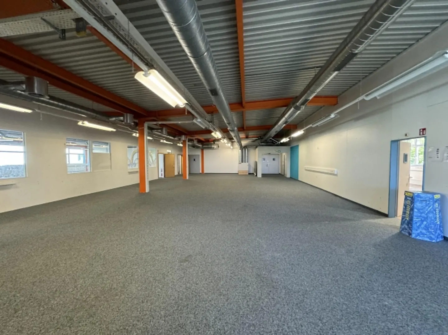 Spazio commerciale conveniente in affitto a Berg - Foto 5 di 11