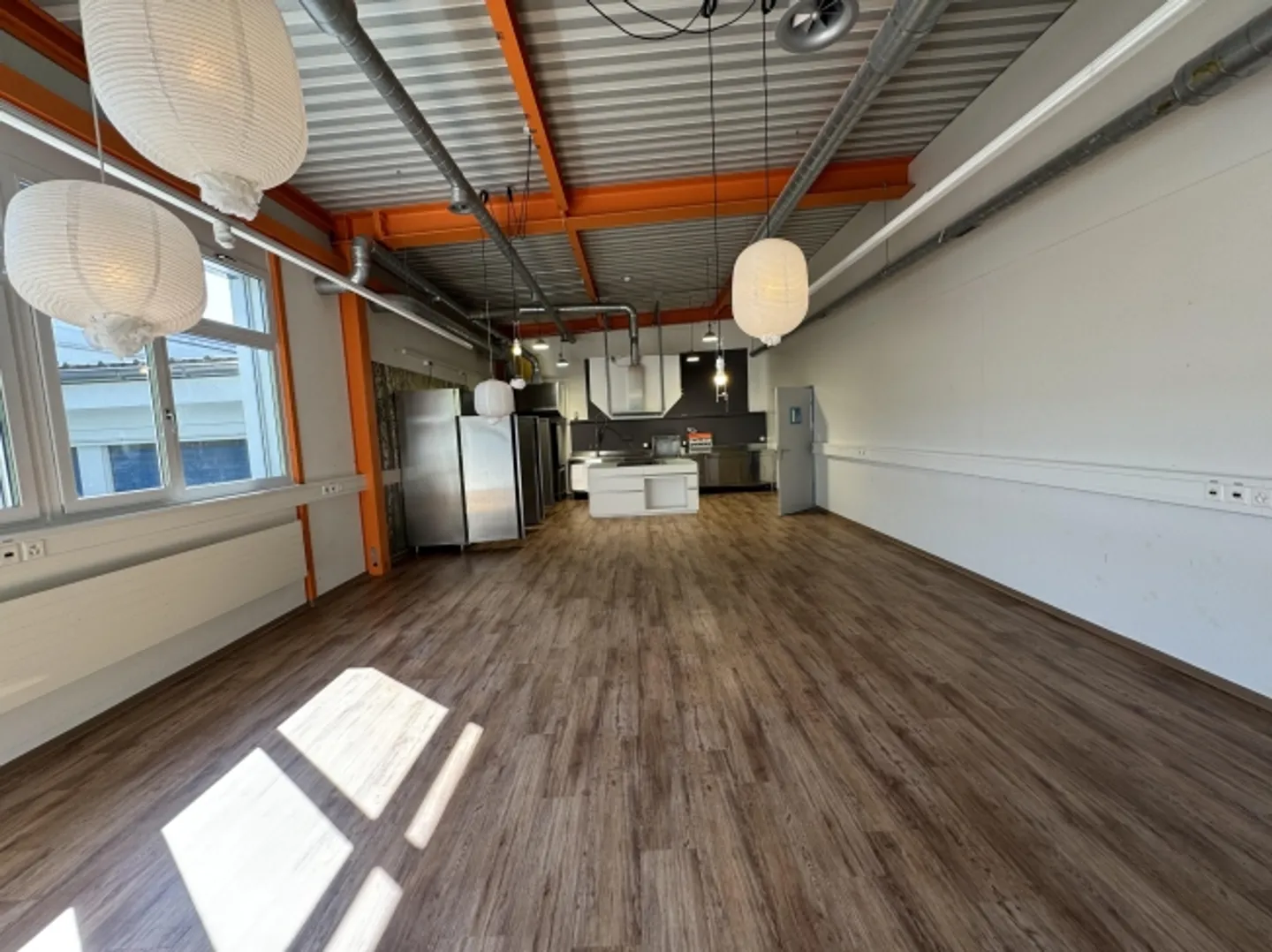 Spazio commerciale conveniente in affitto a Berg - Foto 8 di 11