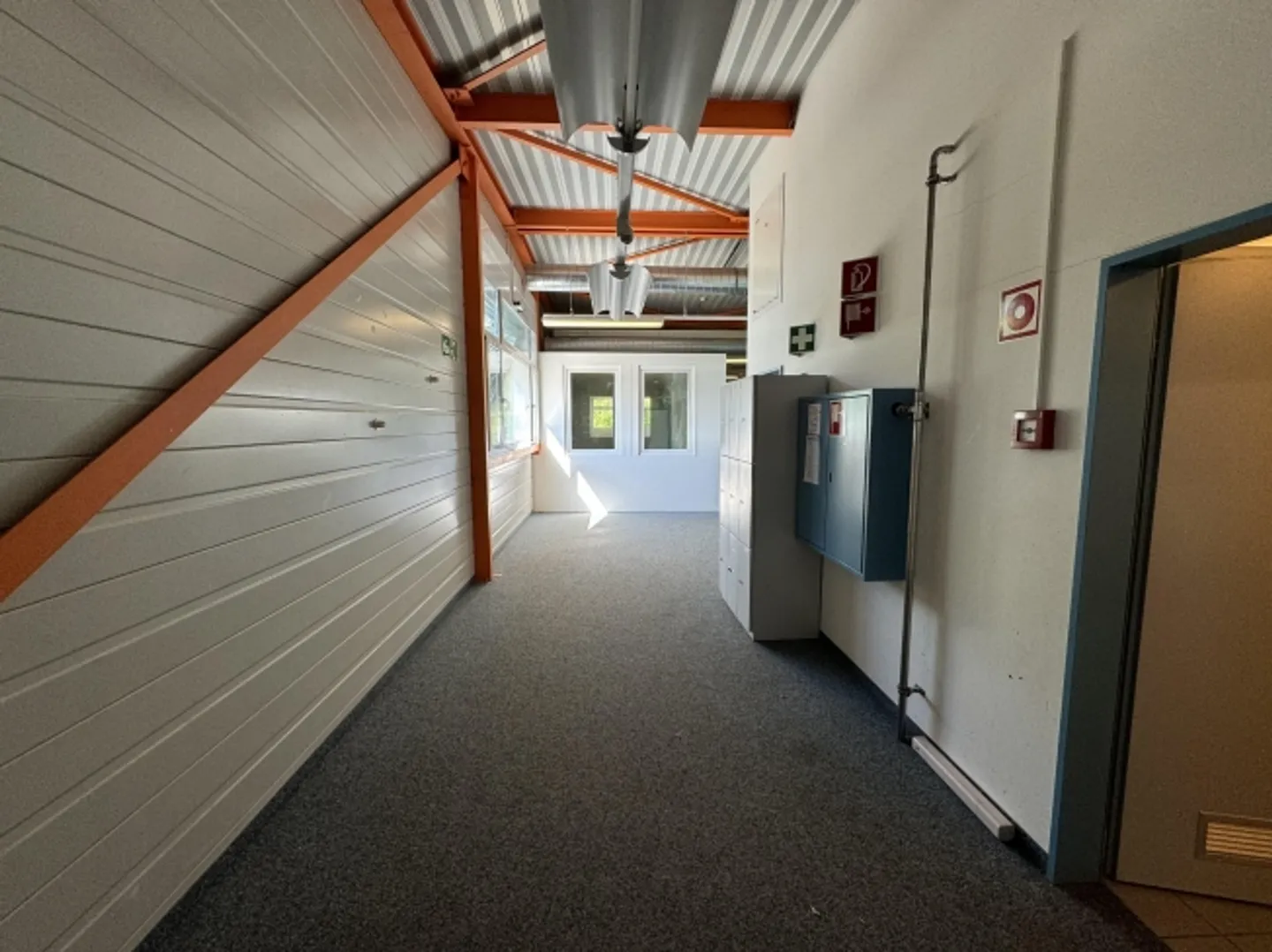 Spazio commerciale conveniente in affitto a Berg - Foto 2 di 11