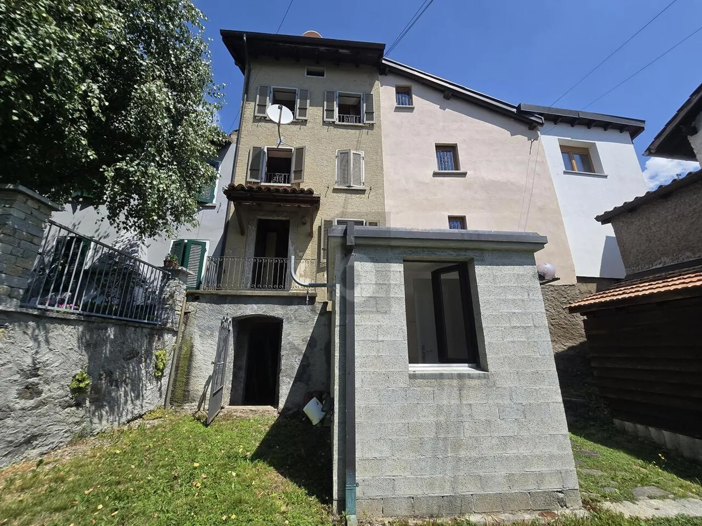 Casa familiare soleggiata con giardino - Foto 3 di 5