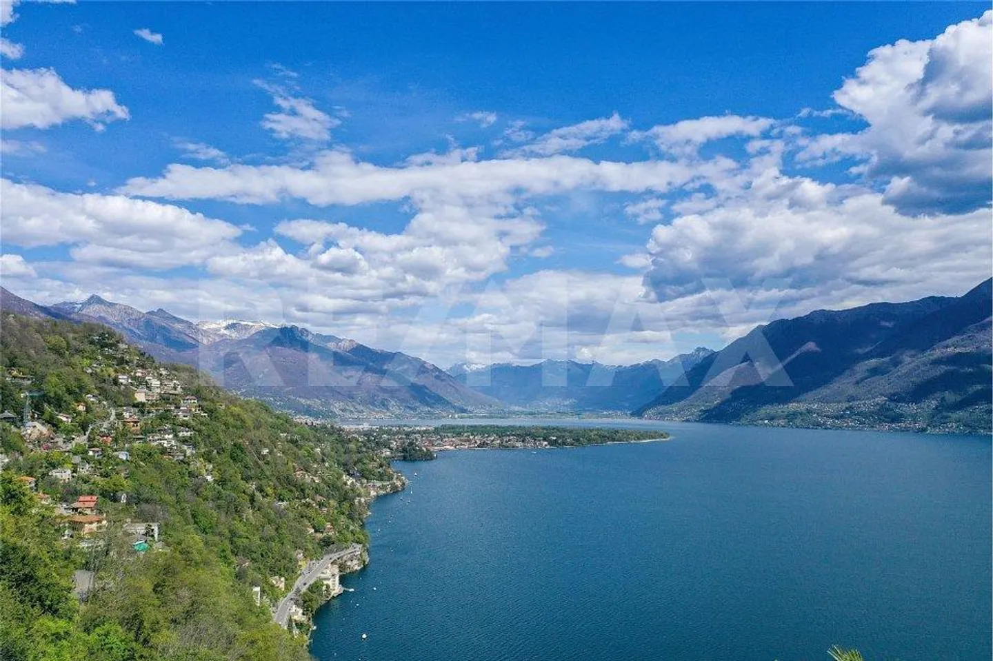 Renovated 5.5-room house with 180° lake view - Photo 3 of 13