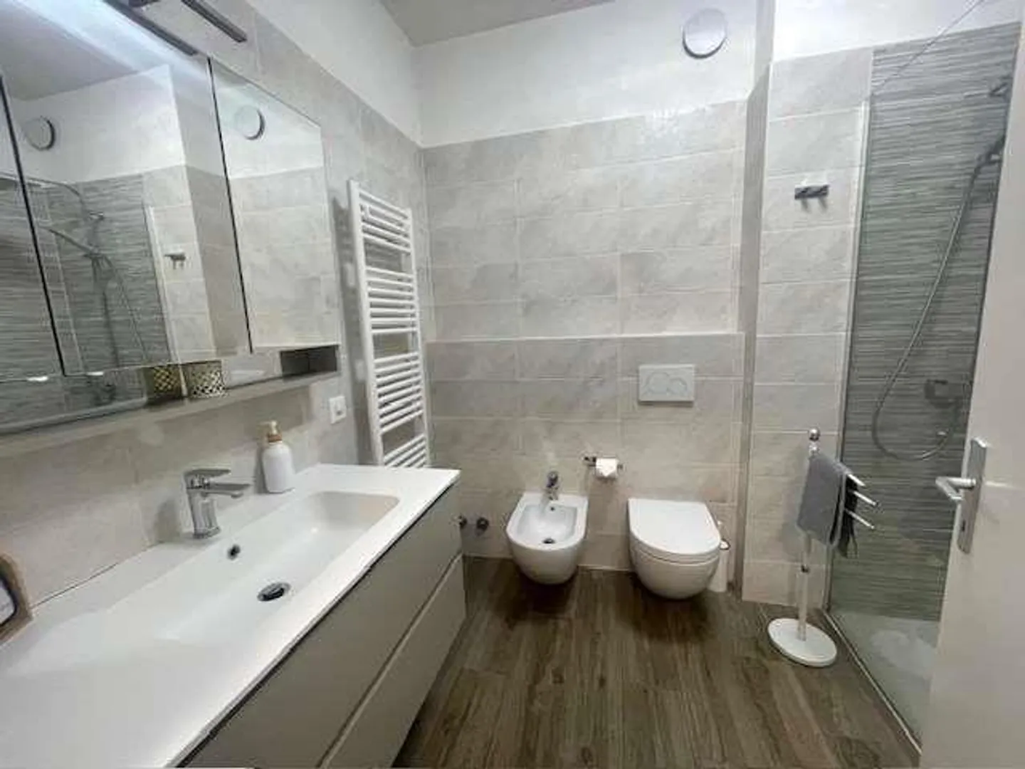 Opportunité d'investissement immobilier à Lugano dans un emplacement stratégique - Photo 8 sur 13