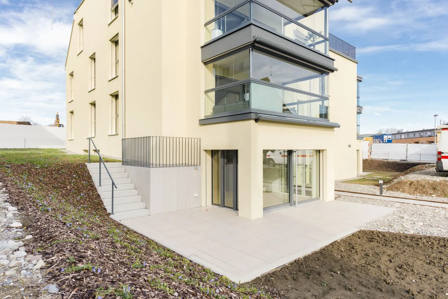 Appartement moderne de 3,5 pièces au rez-de-chaussée avec jardin à Illnau - Photo 2 sur 11