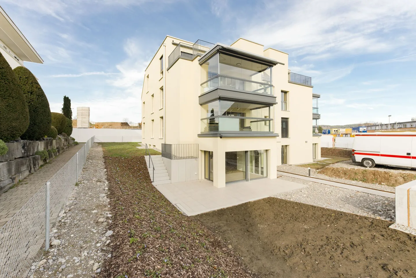 Appartement moderne de 3,5 pièces au rez-de-chaussée avec jardin à Illnau - Photo 1 sur 11