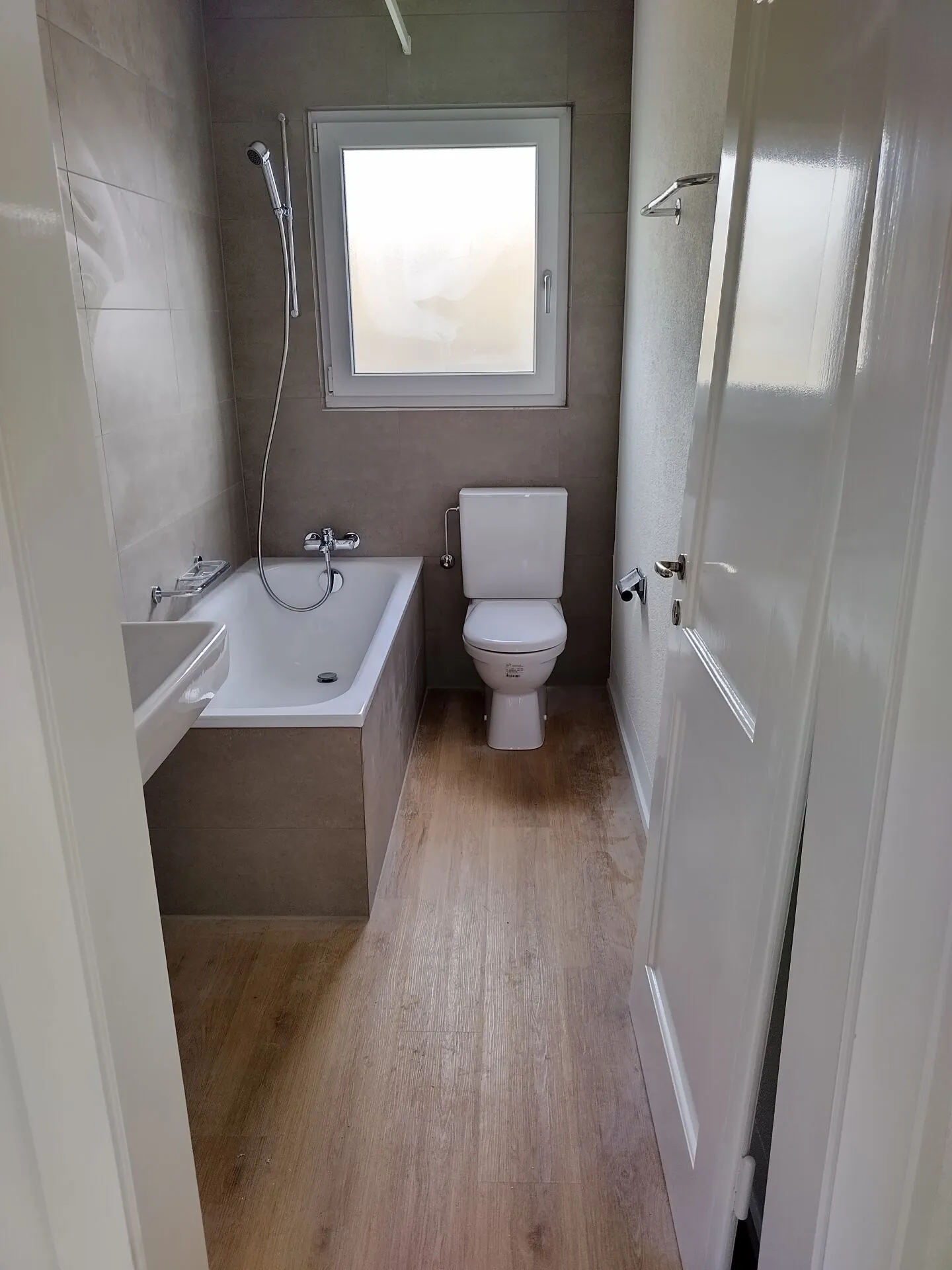 Gediegene Wohnung mit Balkon - Foto 9 von 10
