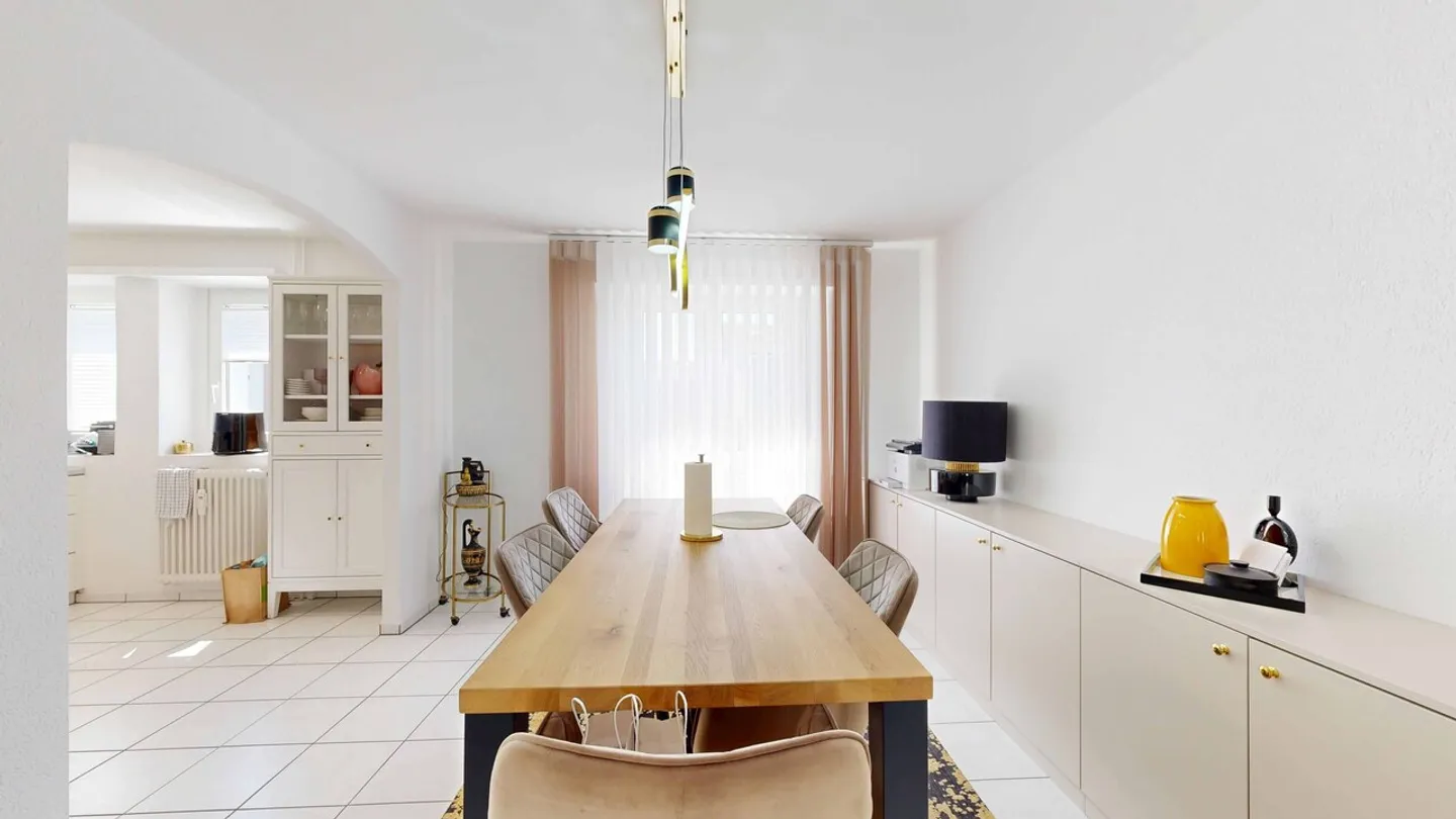 Zentrale 3-Zimmer-Wohnung mit Balkon und Einstellhallenplatz - Foto 3 von 10
