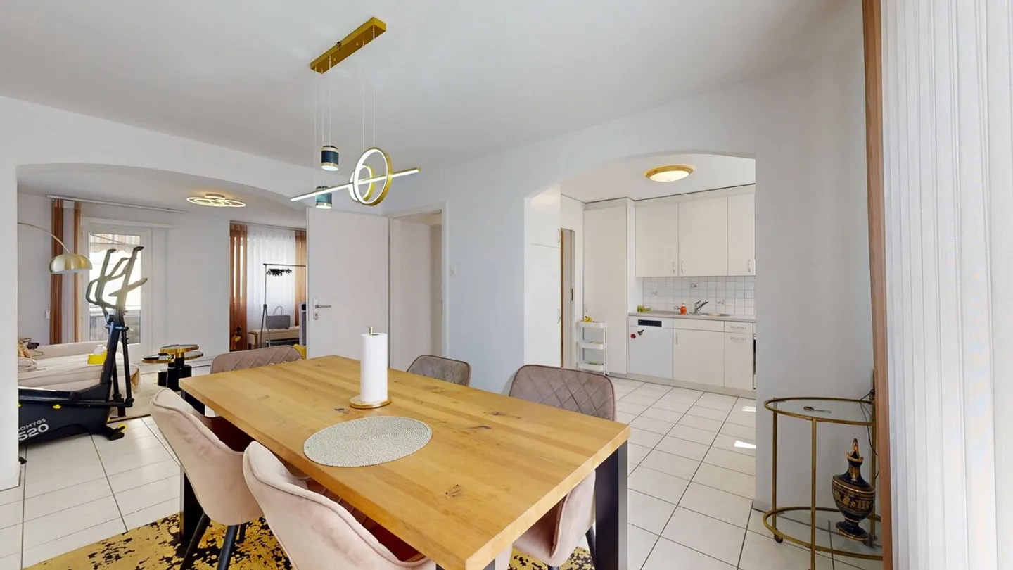 Zentrale 3-Zimmer-Wohnung mit Balkon und Einstellhallenplatz - Foto 4 von 10