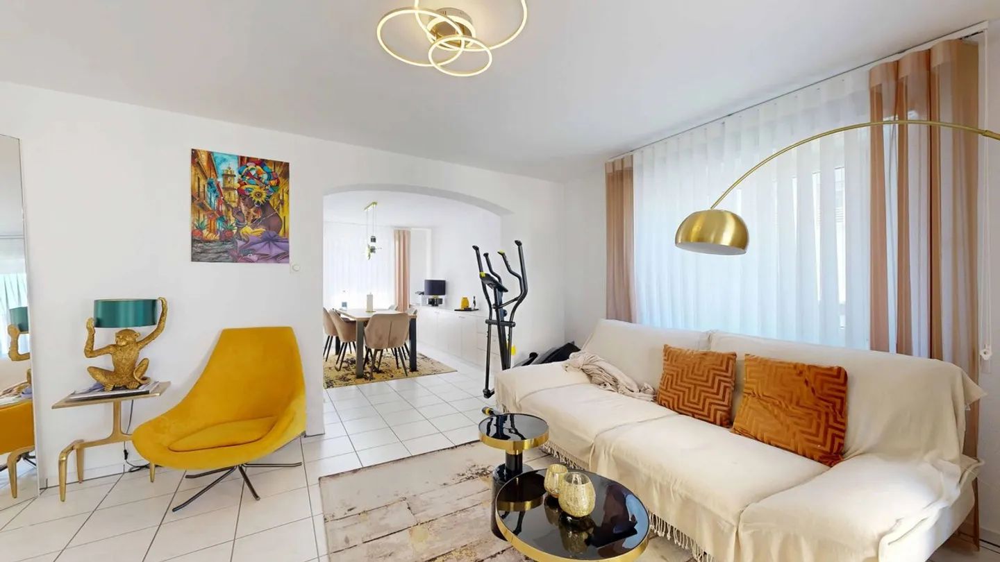 Zentrale 3-Zimmer-Wohnung mit Balkon und Einstellhallenplatz - Foto 1 von 10