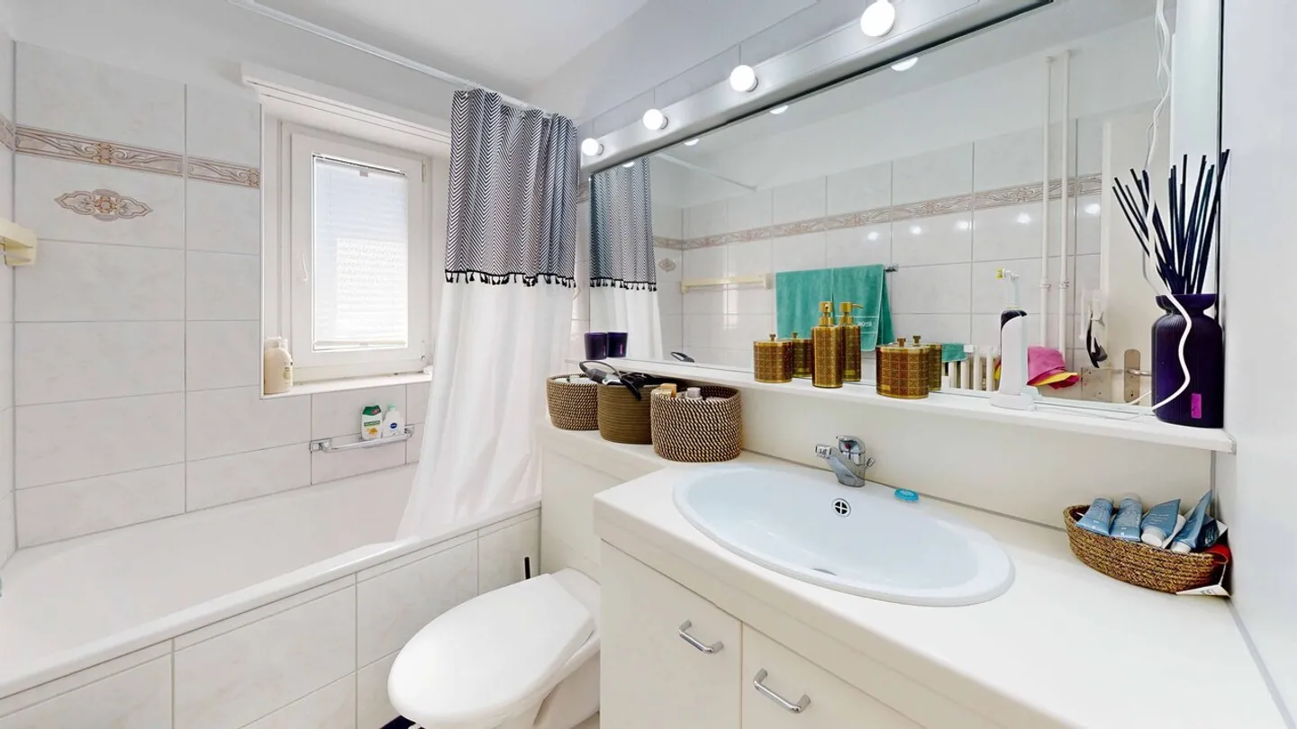 Zentrale 3-Zimmer-Wohnung mit Balkon und Einstellhallenplatz - Foto 6 von 10