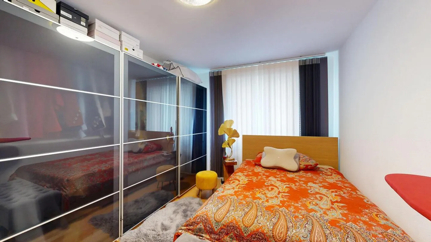 Zentrale 3-Zimmer-Wohnung mit Balkon und Einstellhallenplatz - Foto 7 von 10