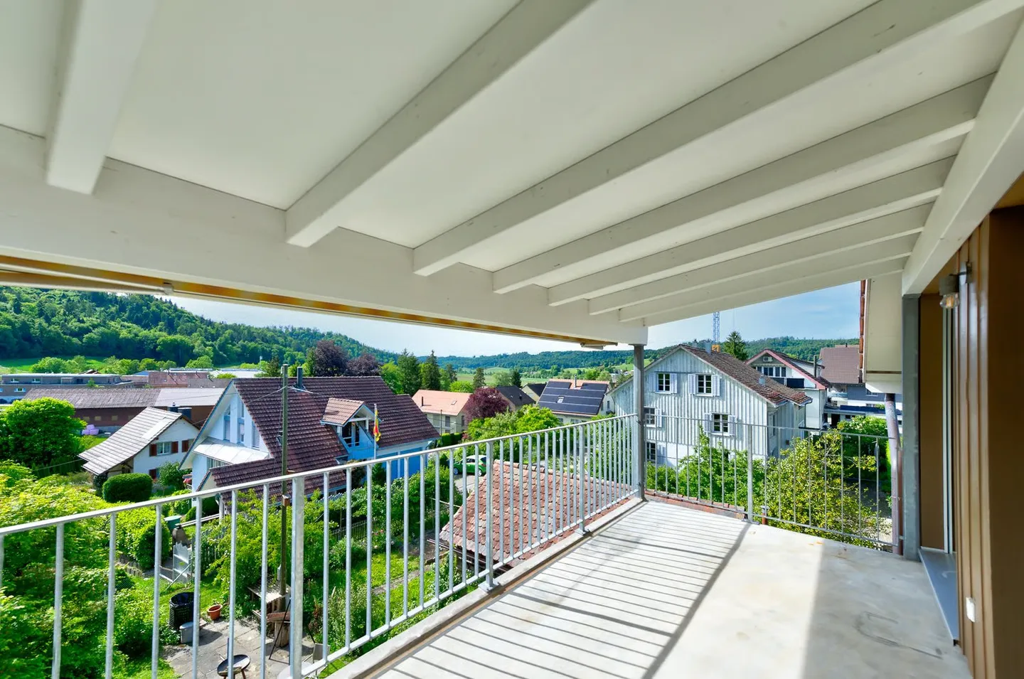 Grosszügige und helle  3 ½-Zimmer Dachwohnung am Rande des alten Dorfkerns von Elgg - Foto 3 von 11