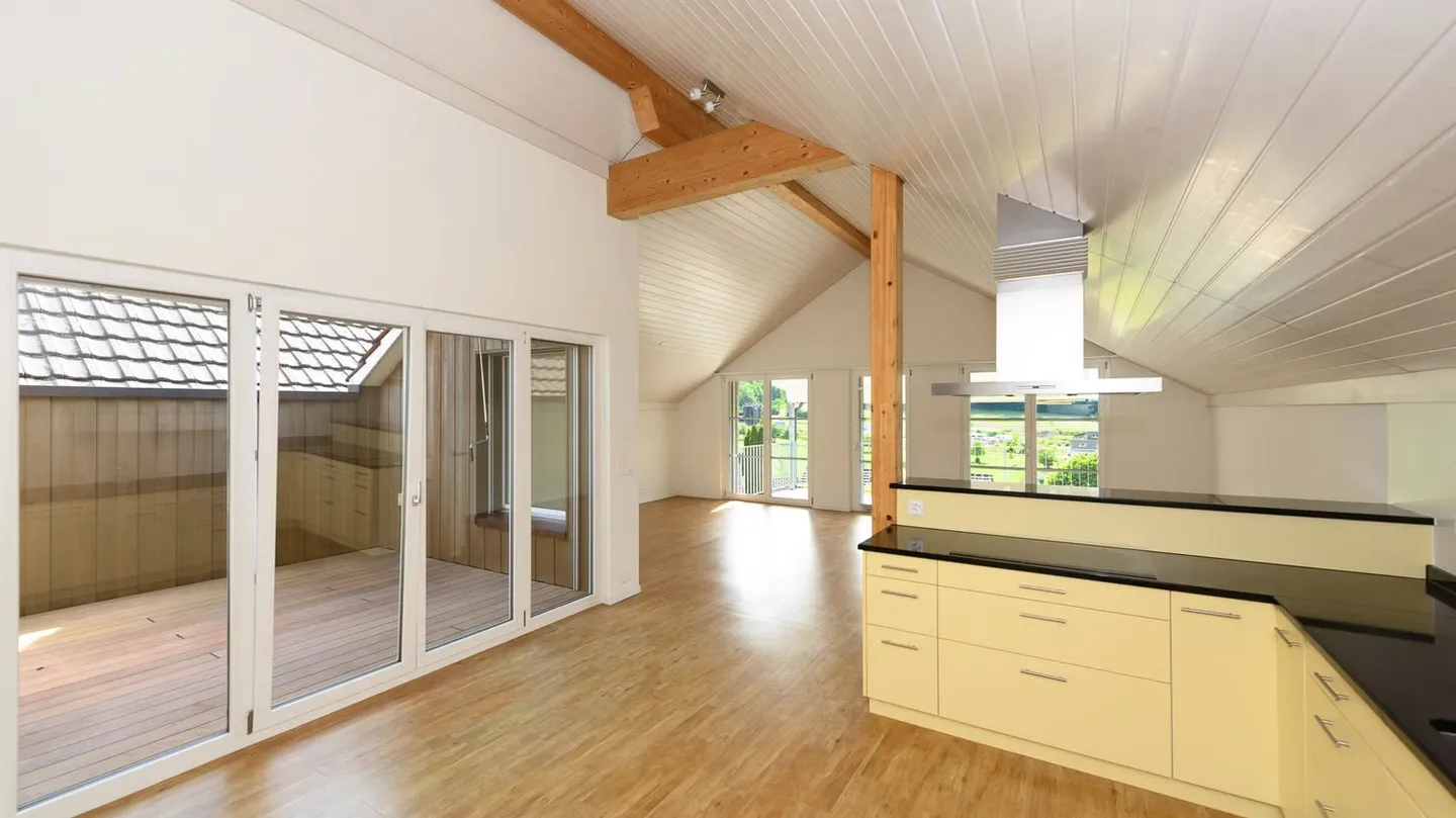 Grosszügige und helle  3 ½-Zimmer Dachwohnung am Rande des alten Dorfkerns von Elgg - Foto 5 von 11