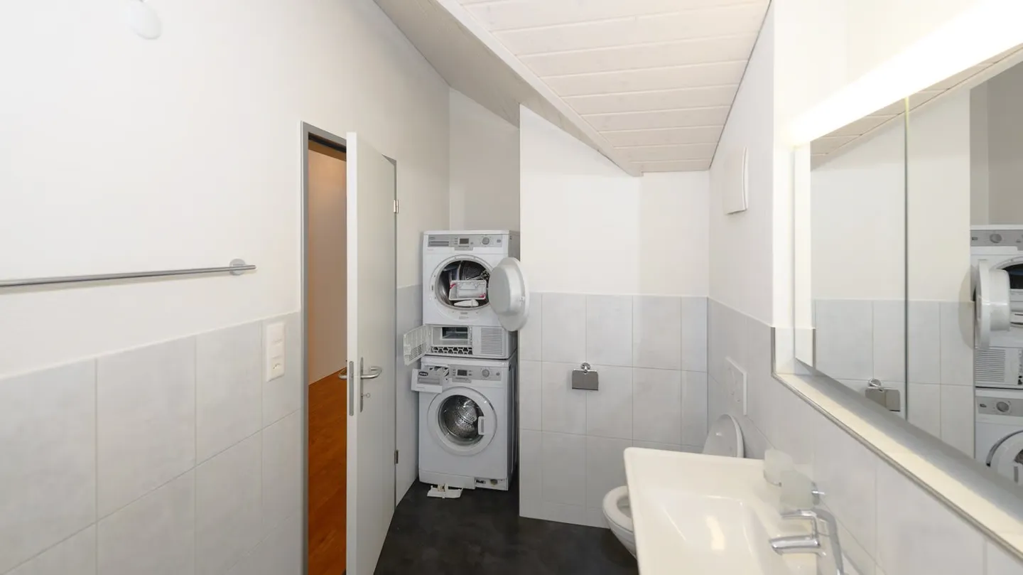 Grosszügige und helle  3 ½-Zimmer Dachwohnung am Rande des alten Dorfkerns von Elgg - Foto 8 von 11