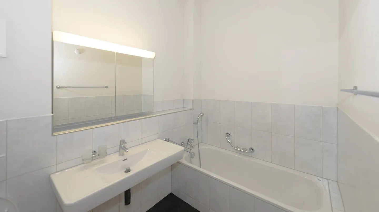 Grosszügige und helle  3 ½-Zimmer Dachwohnung am Rande des alten Dorfkerns von Elgg - Foto 7 von 11