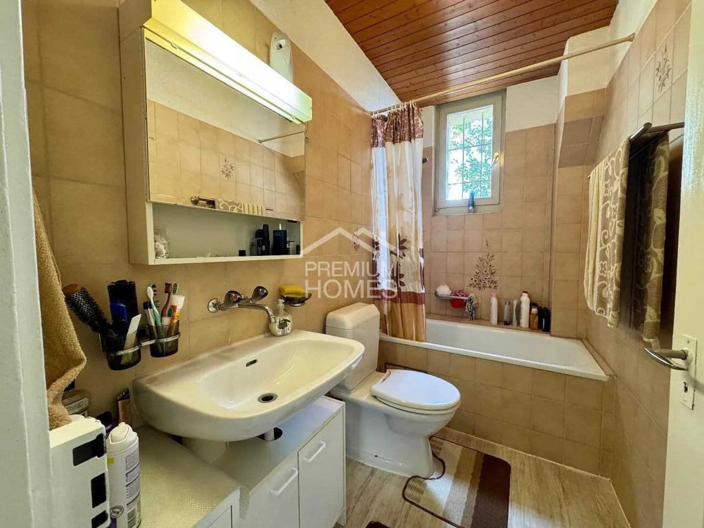 Centrally Located Multi-Family House for Investors! - Photo 6 of 7