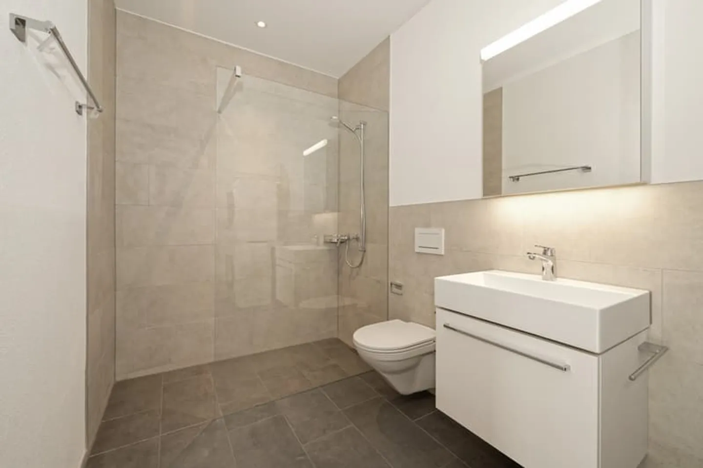 New apartment in a dream location directly on the lakeshore in Rapperswil-Jona - Photo 2 of 4