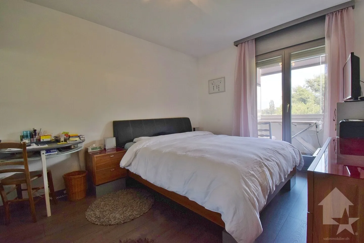 Appartamento ristrutturato di 4,5 stanze con box e parcheggio esterno - Foto 8 di 16