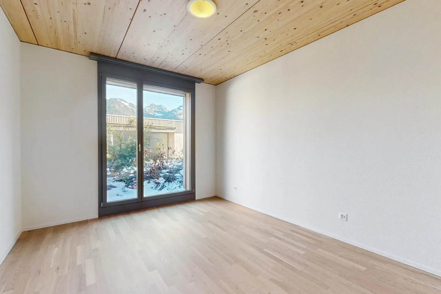 Bright rooms with cozy living ambiance! - Photo 6 of 10