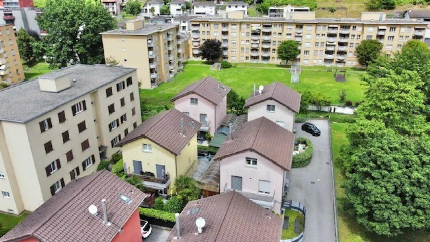 ZU VERKAUFEN IN LAVERTEZZO PIANO - GERÄUMIGES 5,5-ZIMMER-EINFAMILIE... - Foto 2 von 28