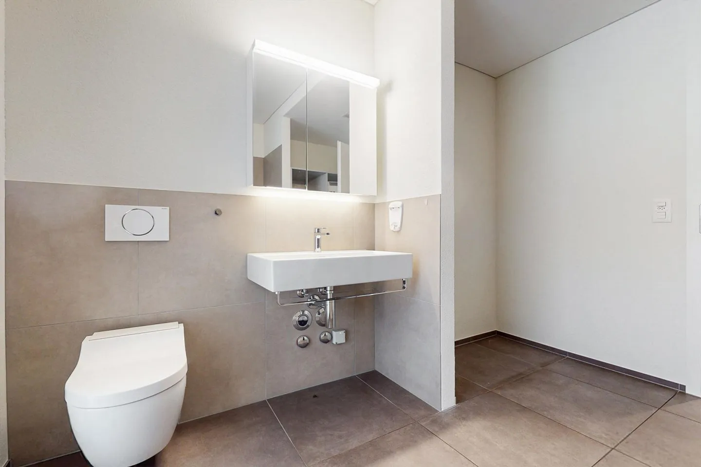 Bright rooms with cozy living ambiance! - Photo 8 of 10