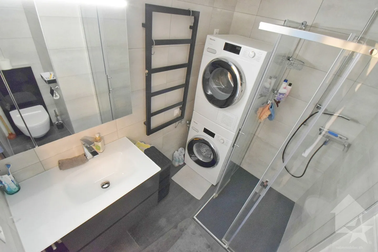 Appartamento ristrutturato di 4,5 stanze con box e parcheggio esterno - Foto 10 di 16